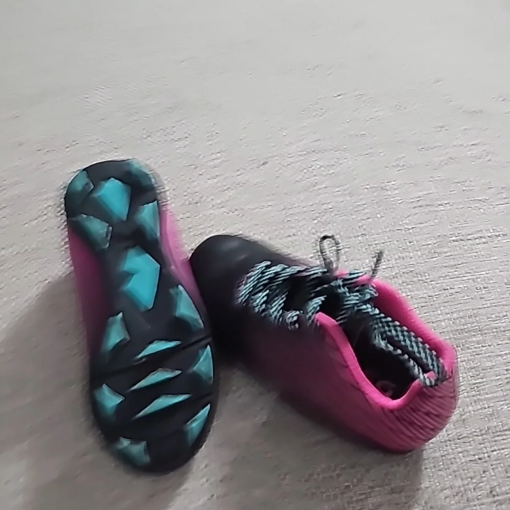 DSG Scoccer Cleats black & pink size 8K